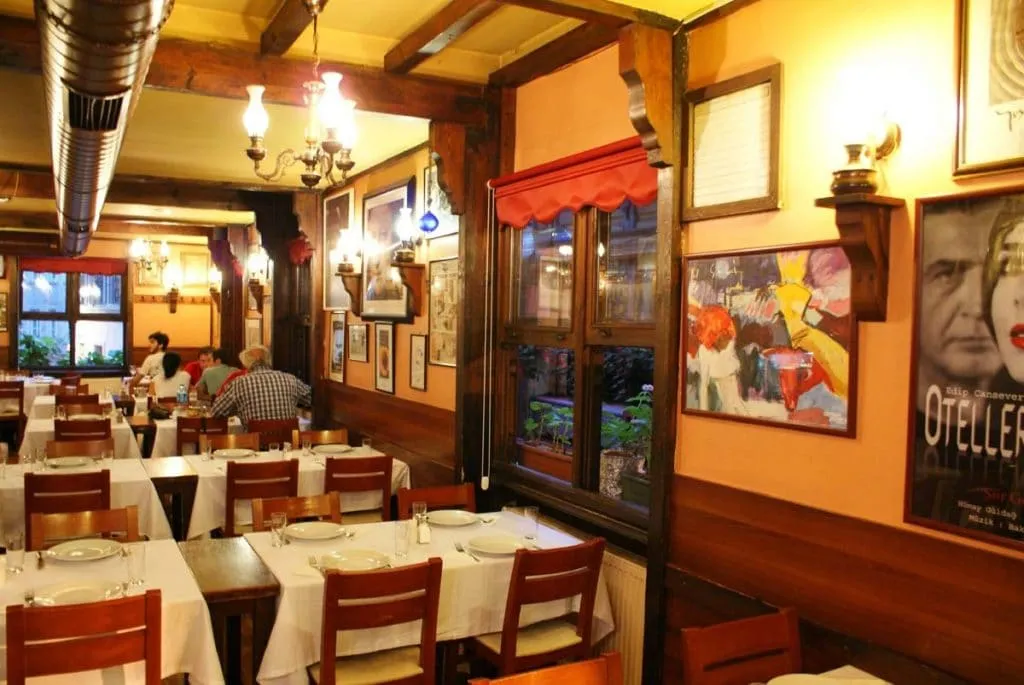 18 Best Restaurants in Taksim & Beyoğlu That You Must Try