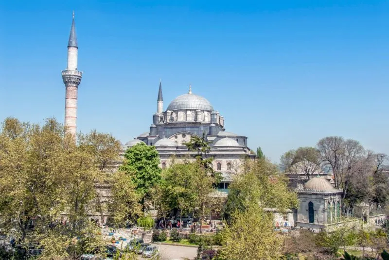 The 17 Most Stunning & Beautiful Mosques in Istanbul