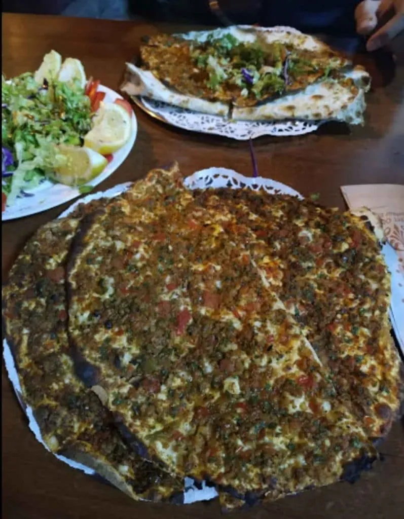 The Best Lahmacun in Istanbul: 6 Outstanding Lahmacun Places