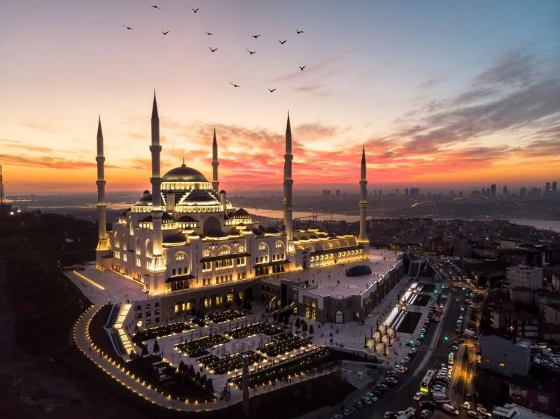 The 17 Most Stunning & Beautiful Mosques in Istanbul