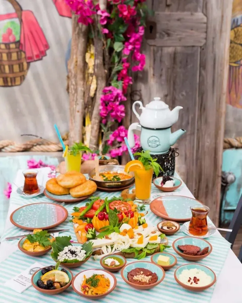 Breakfast table at Çeşme Bazlama Kahvaltı Evi in Nişantaşı, Istanbul