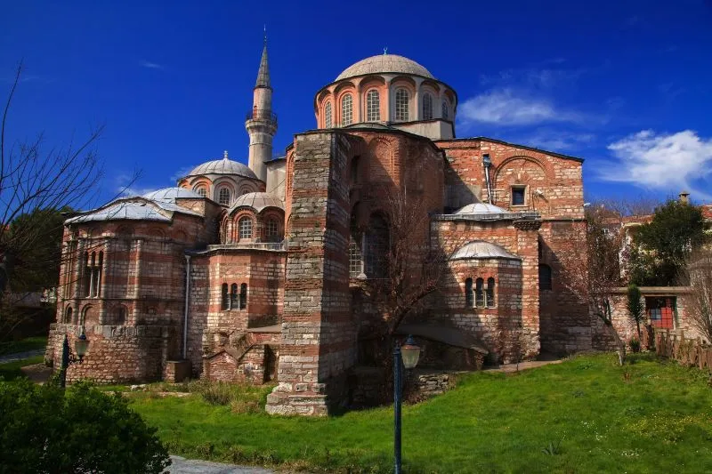 The 17 Most Stunning & Beautiful Mosques in Istanbul