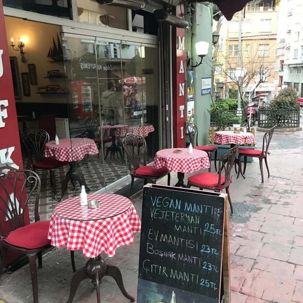 Doyum manti serves one of the best manti in Istanbul