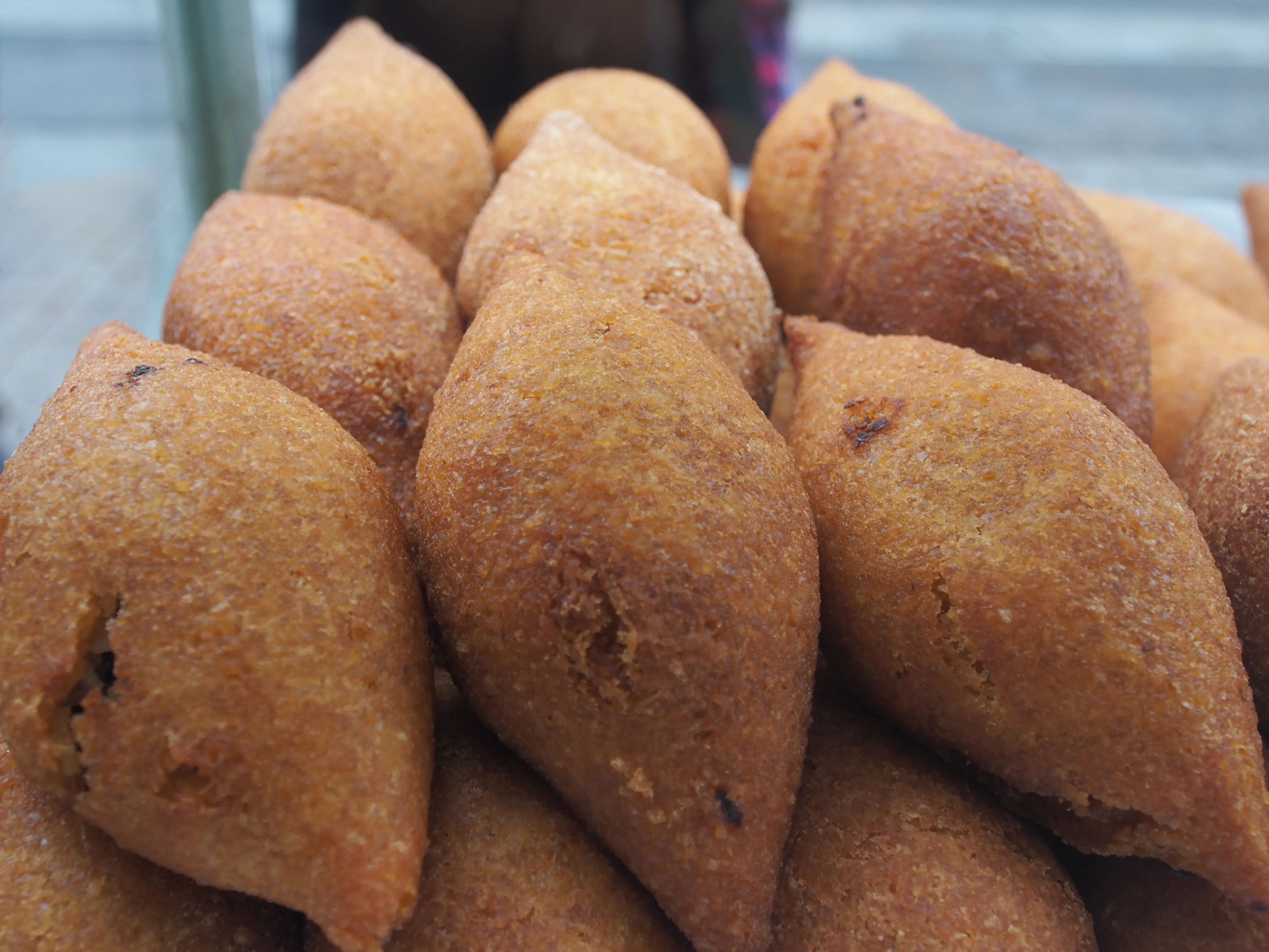 Golden oval and pointed içli köfte arranged in a food display