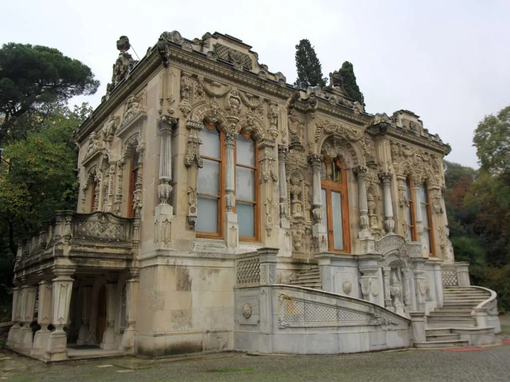 Palaces in Istanbul: The 10 Stunning Royal Ottoman Palaces