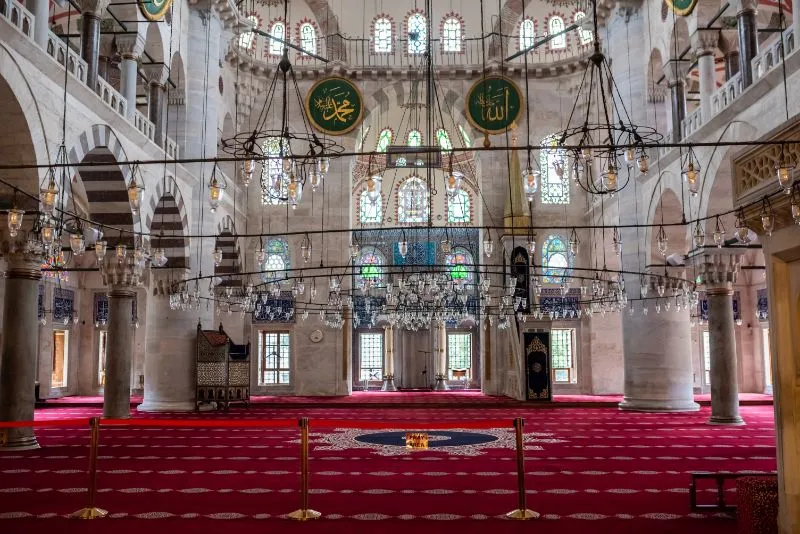 The 17 Most Stunning & Beautiful Mosques in Istanbul