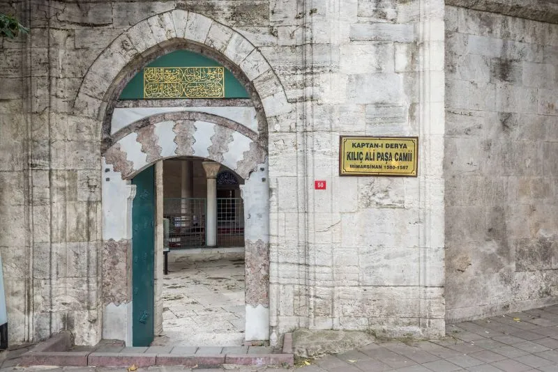 The 17 Most Stunning & Beautiful Mosques in Istanbul