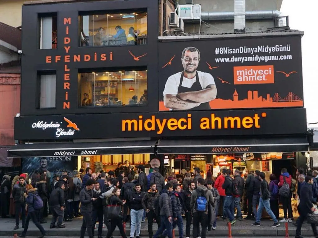 Midyeci Ahmet serves one of the best mussels in Istanbul
