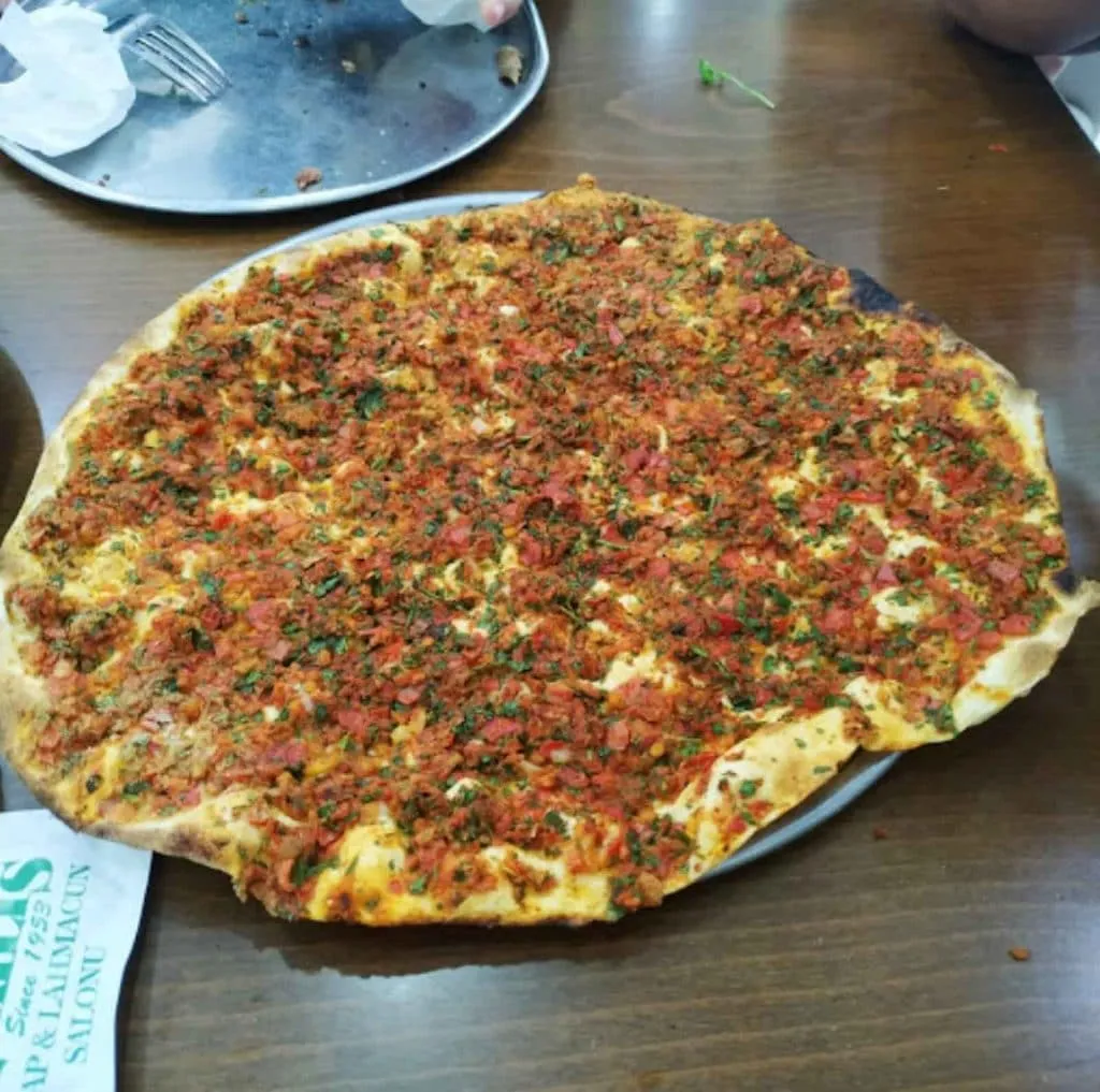 The Best Lahmacun in Istanbul: 6 Outstanding Lahmacun Places