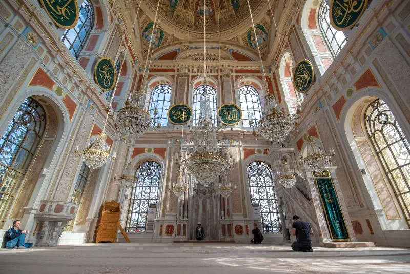 The 17 Most Stunning & Beautiful Mosques in Istanbul