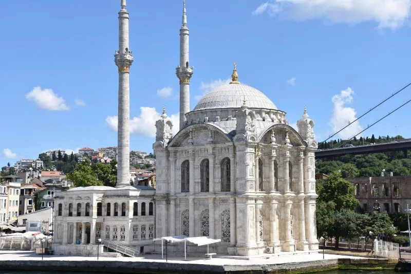 The 17 Most Stunning & Beautiful Mosques in Istanbul