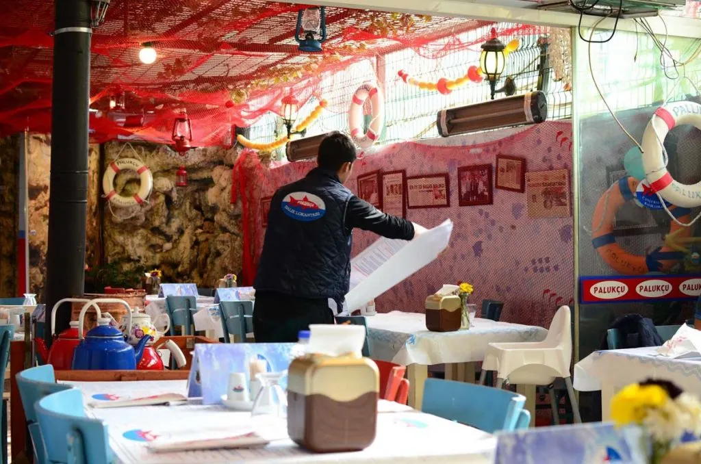 8 Budget Restaurants and 10 Best Cheap Eats in Istanbul