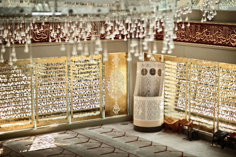 The 17 Most Stunning & Beautiful Mosques in Istanbul