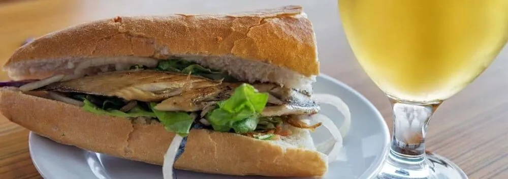 Balık ekmek, Istanbul's grilled fish sandwich