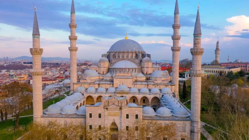 The 17 Most Stunning & Beautiful Mosques in Istanbul