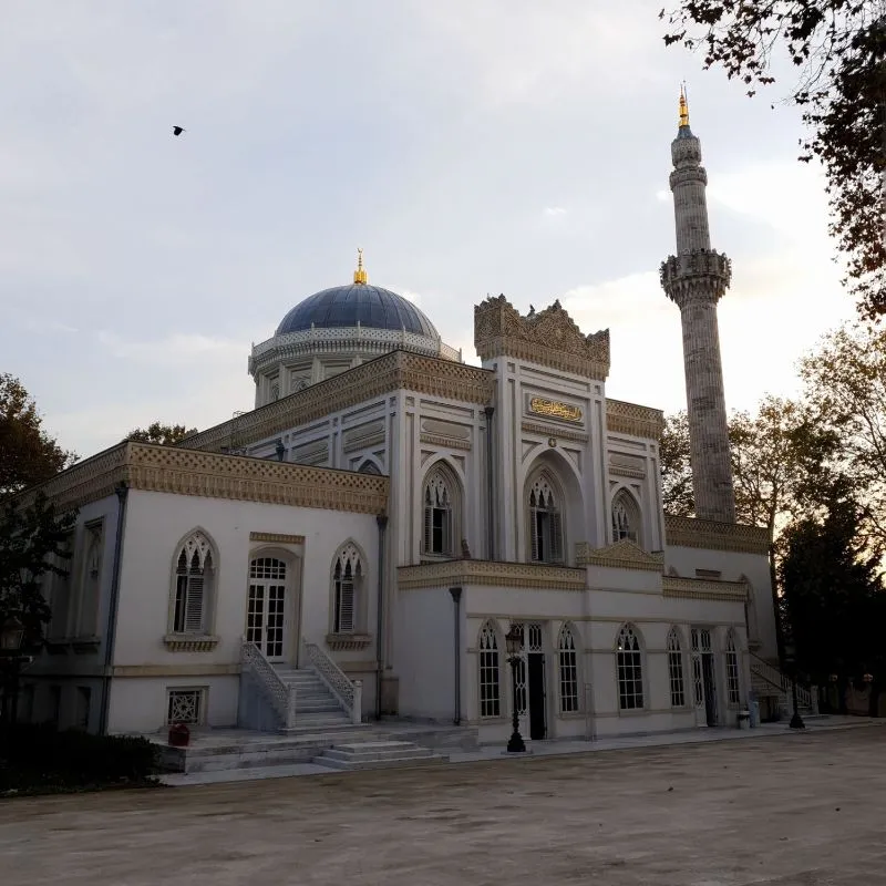 The 17 Most Stunning & Beautiful Mosques in Istanbul