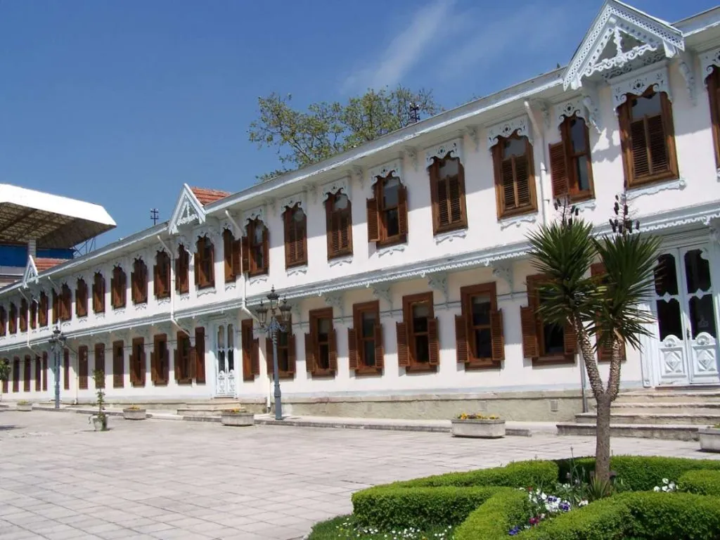 Palaces in Istanbul: The 10 Stunning Royal Ottoman Palaces